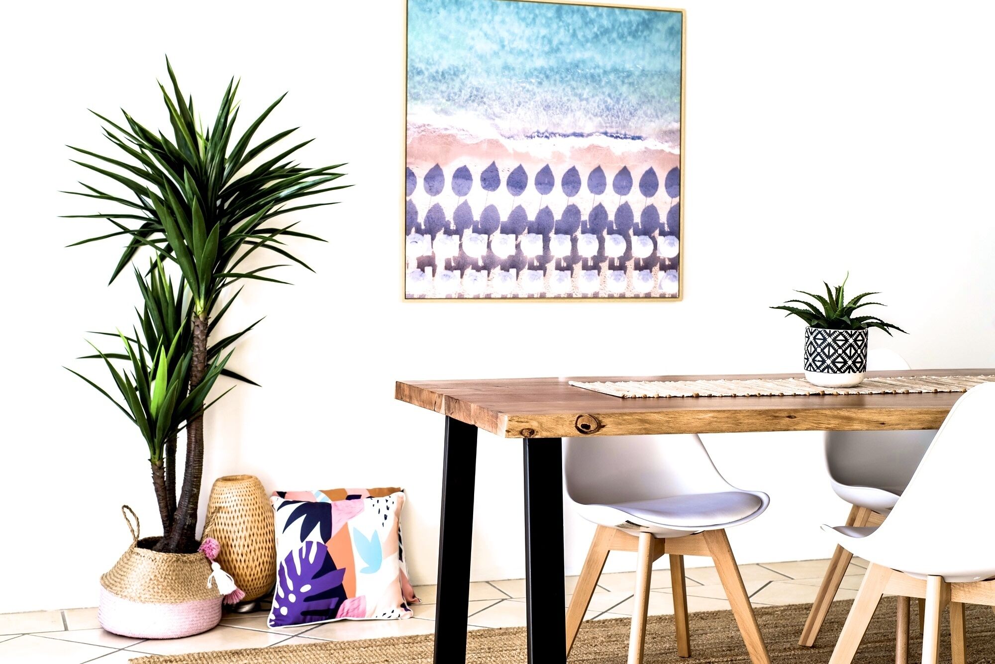 Stroll to Noosa Main Beach and Hastings St. Dog friendly. — image 2
