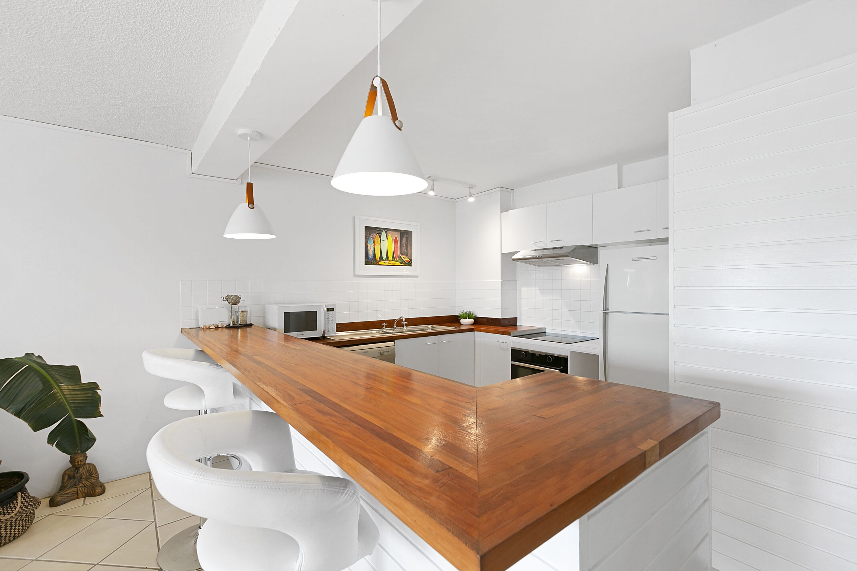 Stroll to Noosa Main Beach and Hastings St. Dog friendly. — image 16