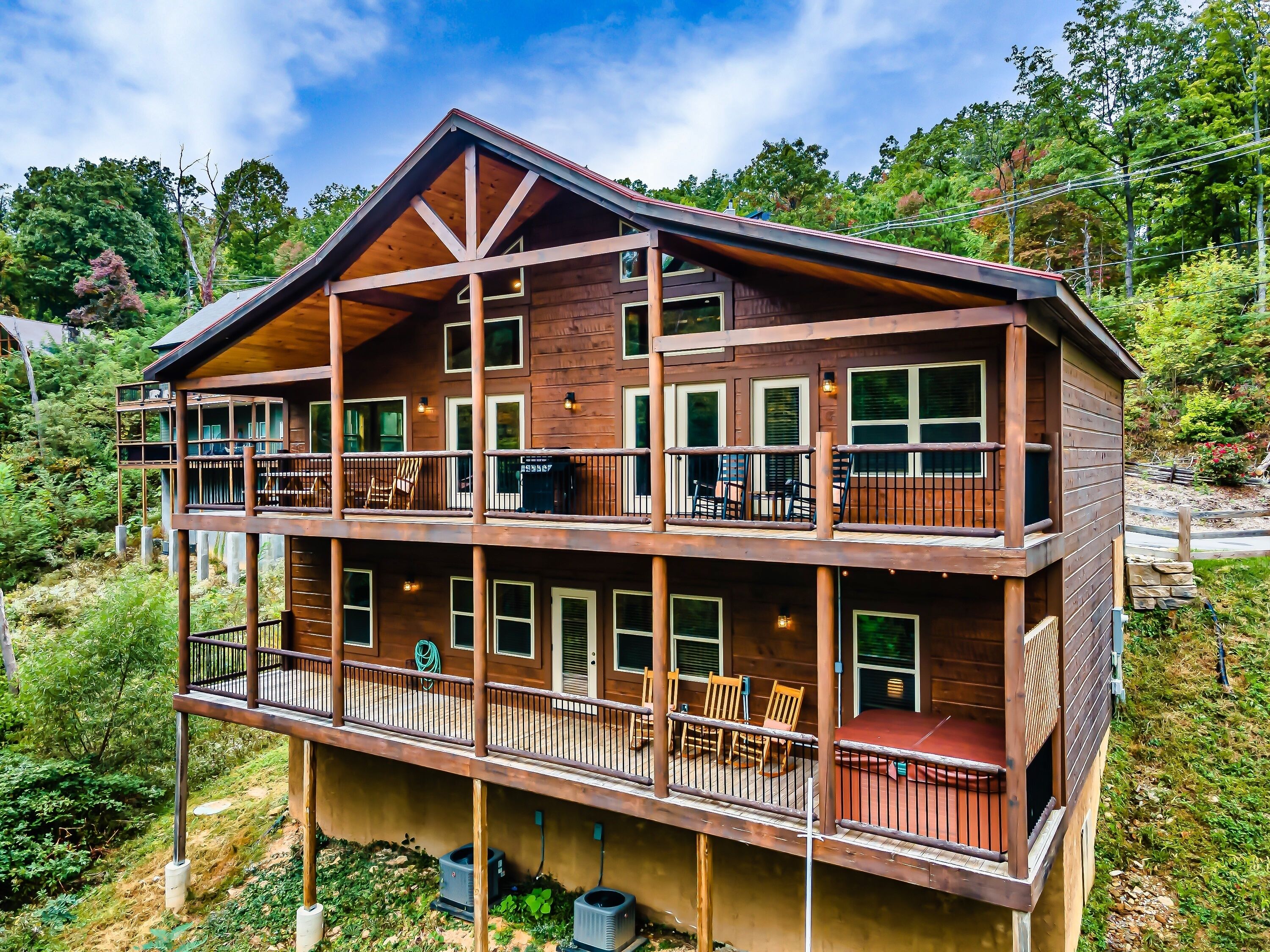 New ModernRustic House in Smokys-4BR/Pools/Hot Tub/Billards/Games