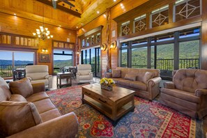 Smart TV, chimenea y videojuegos 