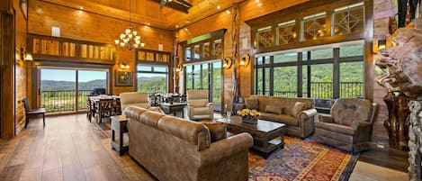 Smart TV, chimenea, videojuegos