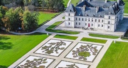 Chic castle-facing studio