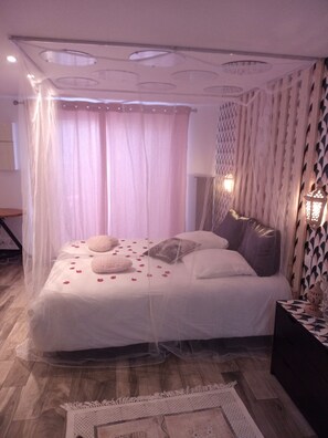 1 bedroom, iron/ironing board, travel crib, free WiFi - Romantic spa suite near Paris / Orly (Orly)
