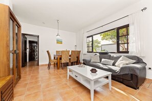 Living area - Under The Volcano In Playa Blanca (Yaiza)