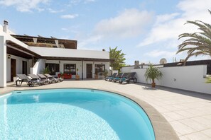 Outdoor pool - Under the Volcano in Playa Blanca Lanzarote (Yaiza)