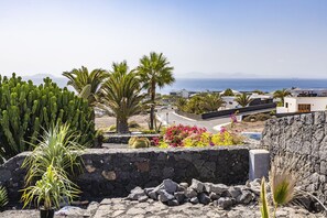 Property grounds - Under the Volcano in Playa Blanca Lanzarote (Yaiza)