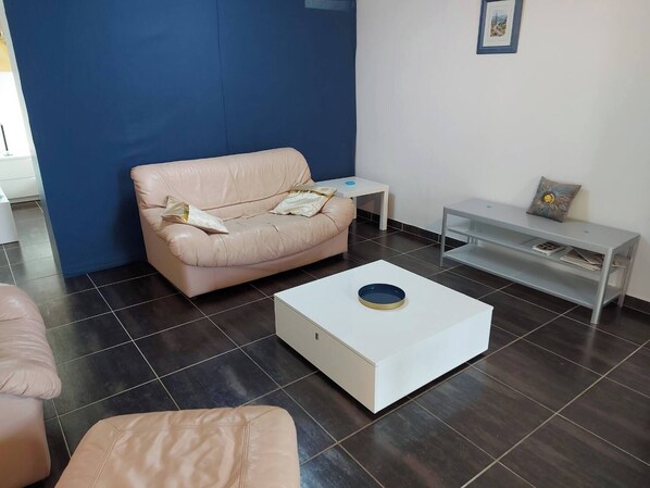 Living room - Lovely Luxury Apartement With Private Entrance in Luxembourg (Saeul)