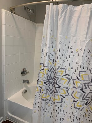 Apartment, 2 Bedrooms, Accessible, Patio | Bathroom | Combined shower/bathtub - 2 Bedroom 2 Bath Close to Night Clubs and Restaurants (Atlanta)
