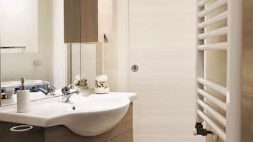 Apartment, 1 Bedroom | Bathroom