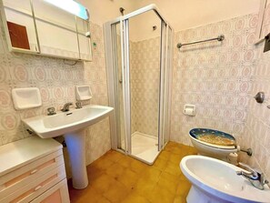 Apartment, 2 Bedrooms, Balcony, Ocean View | Bathroom - Sea View Apartment With Shared Pool (Caorle)