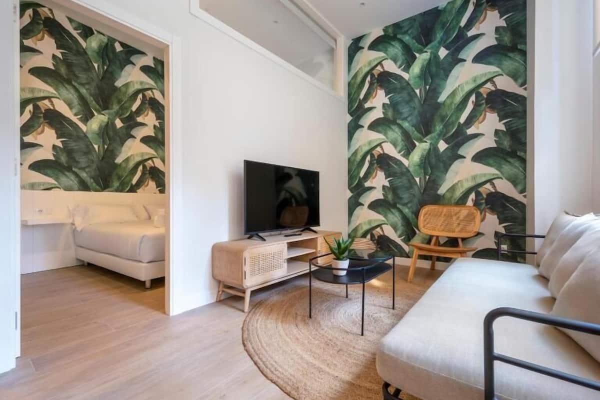 1 habitación, tabla de planchar con plancha, wifi gratis y ropa de cama