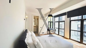 A modern bedroom with a large window, a desk, and a bed. - X Flats Taksim (Istanbul)
