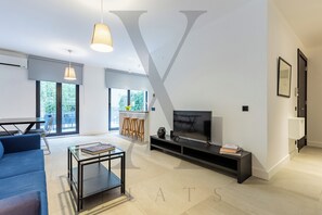 Dúplex Deluxe | Sala d'estar | Televisor LCD de 82 cm amb canals per satèl·lit i televisor 