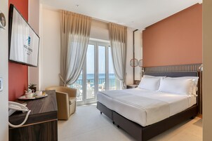 高级房, 海景 | 高档床上用品、记忆海绵床垫、迷你吧、客房内保险箱