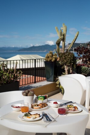 Petit déjeuner buffet compris tous les jours