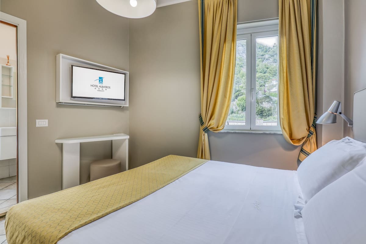 Standard Room, Mountain View | 1 bedroom, premium bedding, memory-foam beds, minibar