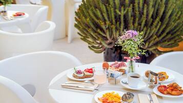 Desayuno buffet incluido todos los días