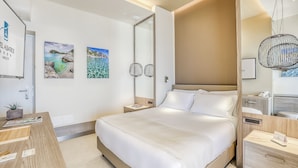 A modern hotel room with a large bed, bedside tables, a desk, and artwork on the walls. - Hotel Albatros Varigotti (Finale Ligure)