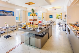 Colazione a buffet inclusa, servita tutte le mattine