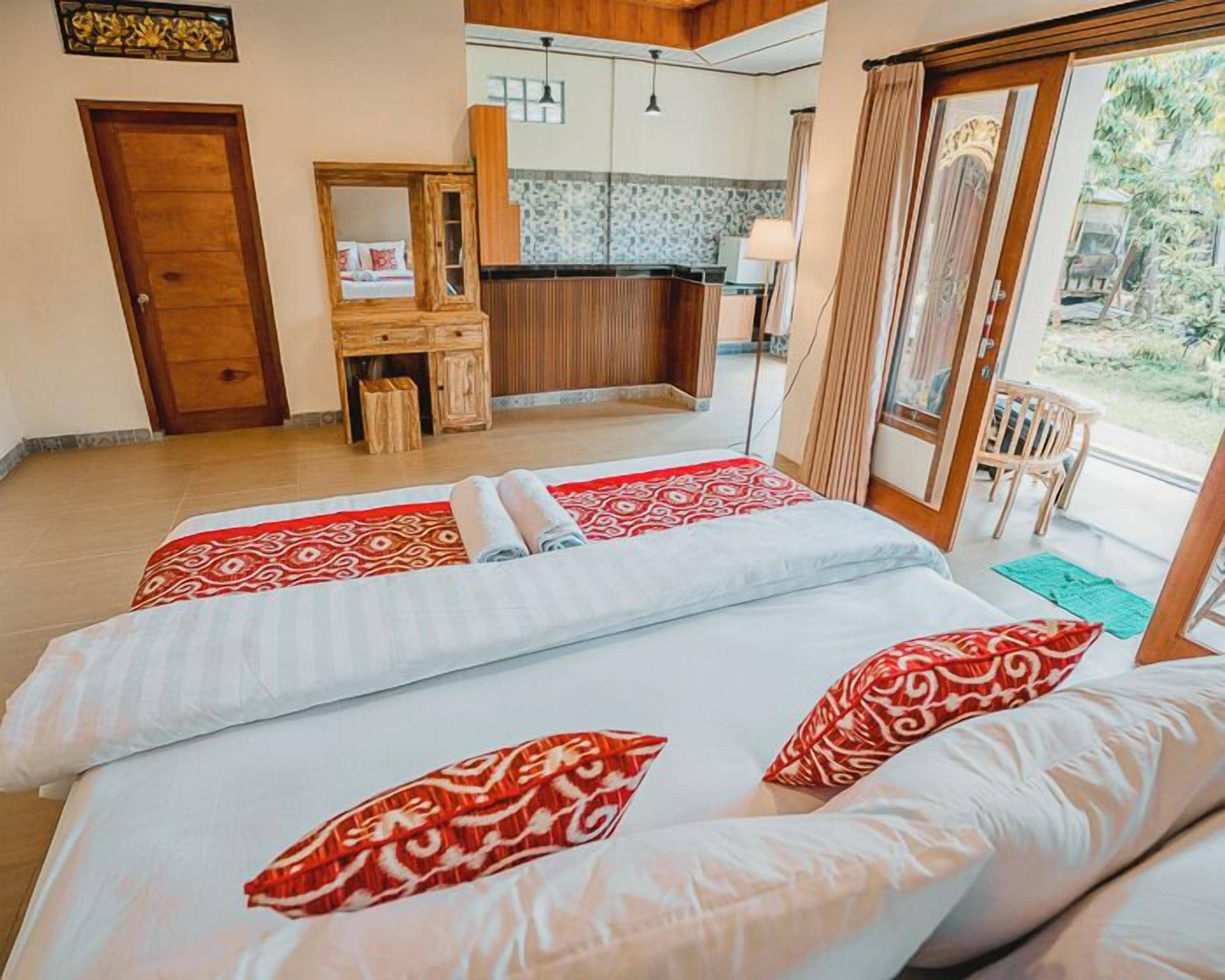 Deluxe Room | Desk, free WiFi