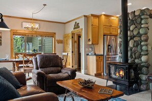 Smart TV, chimenea, videojuegos, reproductor de DVD