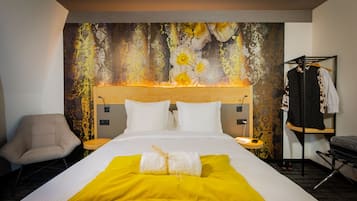 高級客房 | 高級寢具、Tempur-Pedic 床墊、書桌、筆電工作空間