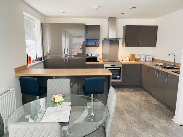Apartment | Private kitchen - Beautiful 2-bed Apartment in Glasgow (Glasgow)