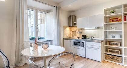 DELUXE SUITE extra king size bed, perfect location Rome center