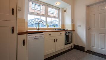 Apartemen Mewah, kamar mandi pribadi | Dapur pribadi