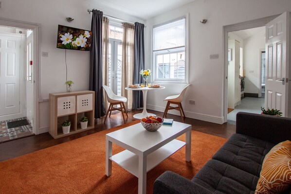 Luxury Apartment, Private Bathroom | Lounge