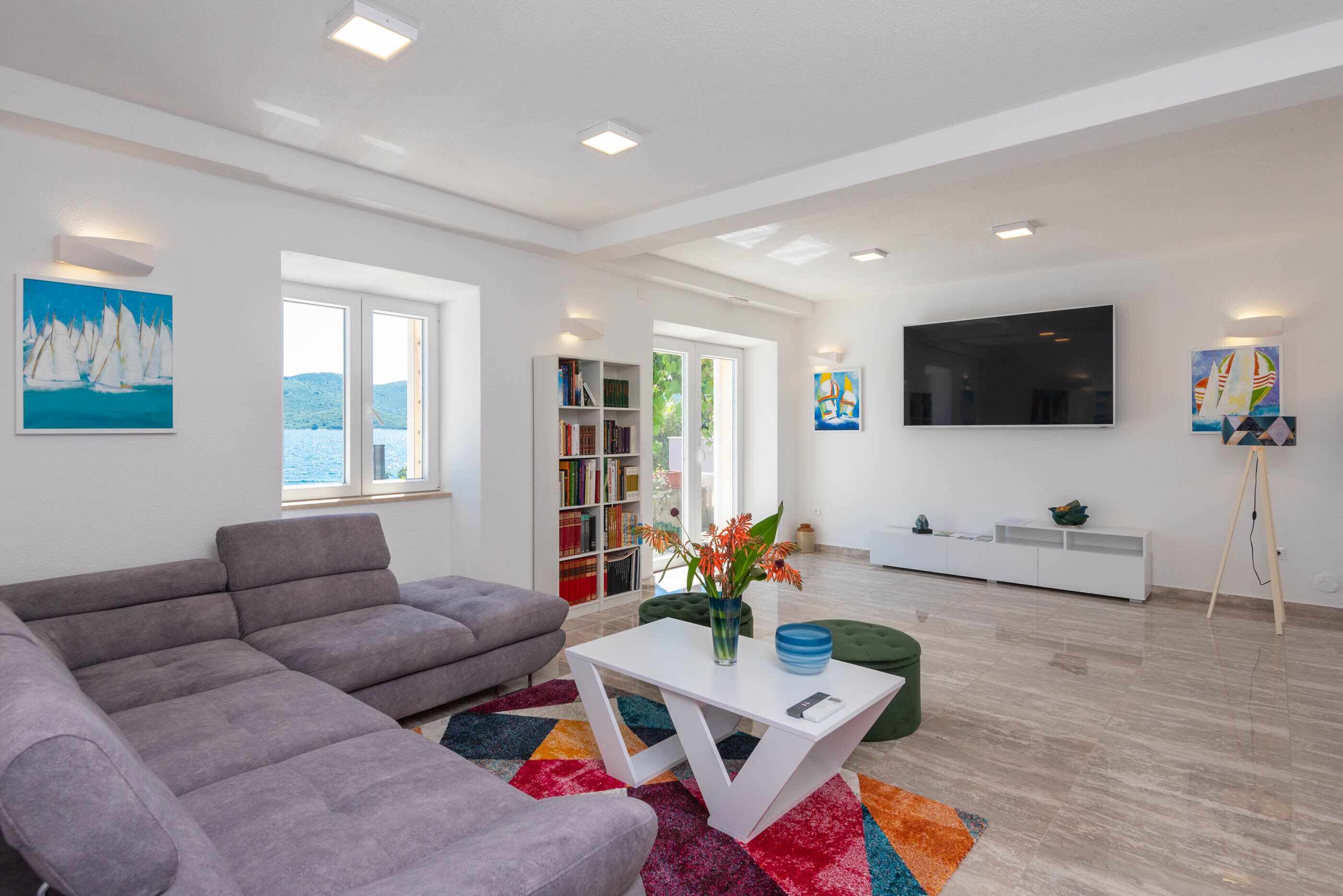 Comfort Villa | Living area | Flat-screen TV