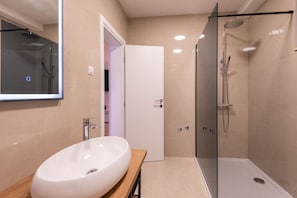 Comfort-Villa | Badezimmer | Haartrockner, Handtücher
