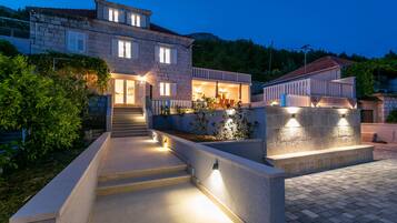 Comfort Villa | Courtyard view