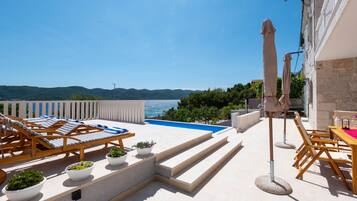 Sun deck