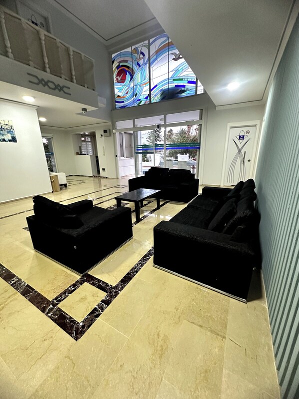 Lobby sitting area - Amsterdam Otel & Suites  (Kemer)