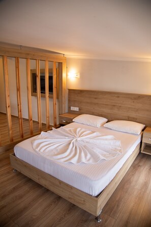 Exclusive Daire, Sehir Manzarali, Balkonlu | Premium bedding, down duvets, Select Comfort beds, minibar - Amsterdam Otel & Suites  (Kemer)