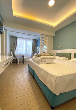 Deluxe Studio | 1 bedroom, premium bedding, down comforters, Select Comfort beds