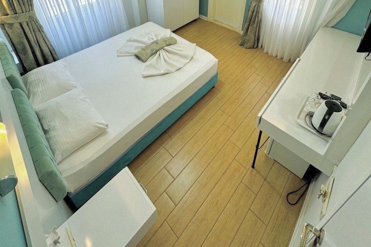 1 Schlafzimmer, hochwertige Bettwaren, Daunenbettdecken