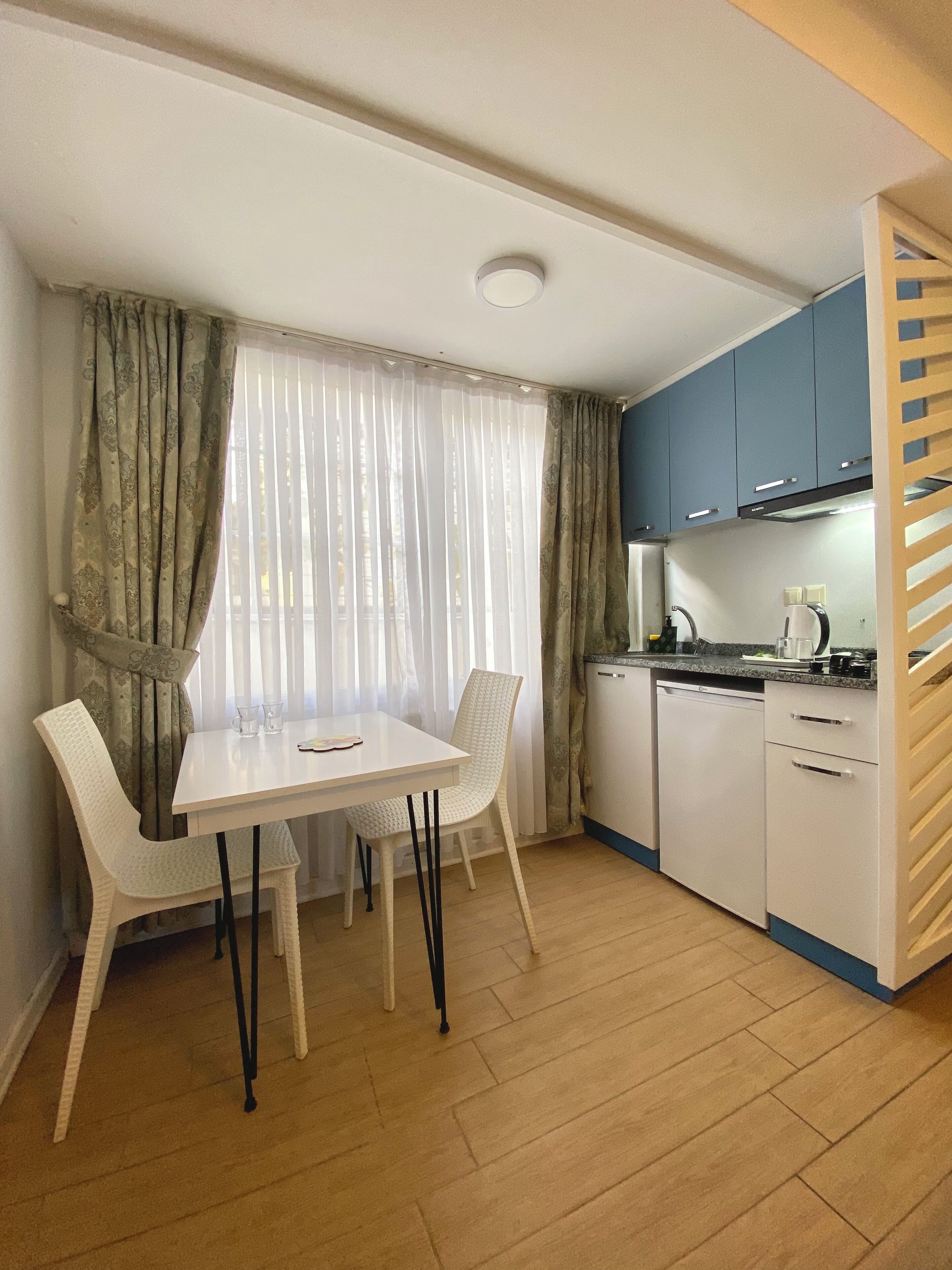 deluxe studio | private kitchen | cleaning supplies