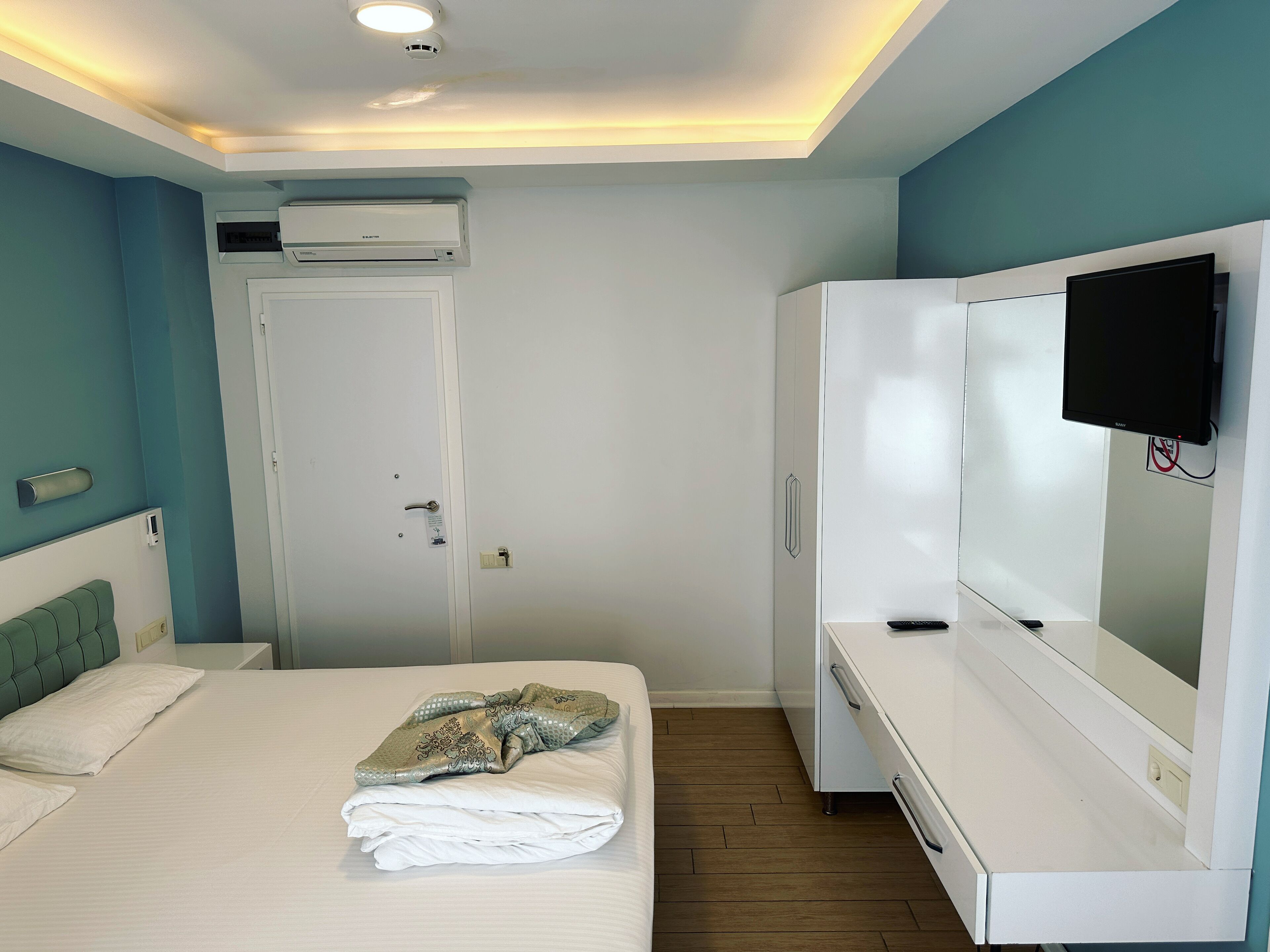 deluxe room | 1 bedroom, premium bedding, down duvets, select comfort beds