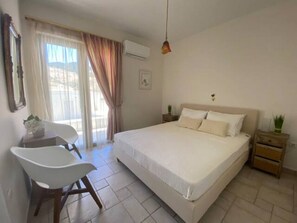 3 bedrooms, desk, iron/ironing board, free WiFi