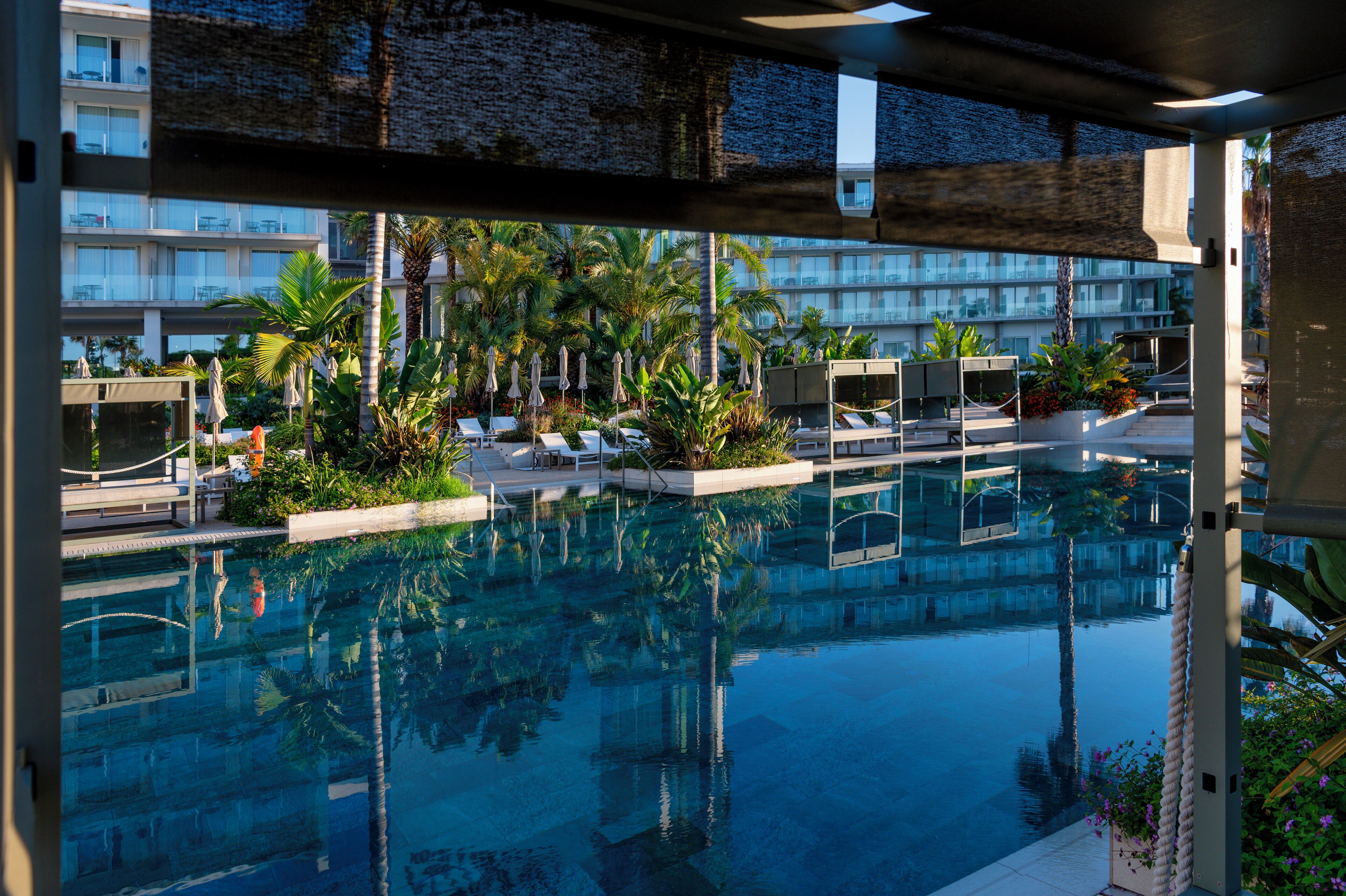 5 outdoor pools, pool umbrellas, pool loungers