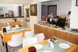 包每日自助早餐
