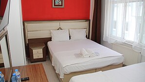 Economy Triple Room | Hypo-allergenic bedding available, WiFi (free), bed sheets - Sultanahmet Endless Hotel (Istanbul)