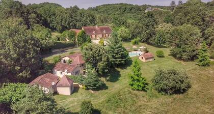 Independent cottage - private terrace - shared swimming pool