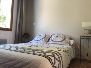 2 bedrooms, iron/ironing board