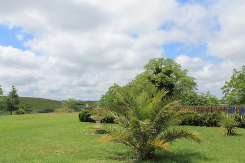 Chambre d'hôtes Tour D'ivoire avec piscine extérieur et jacuzzi