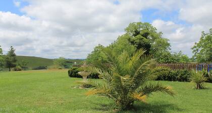 Chambre d'hÎtes Tour D'ivoire avec piscine extérieur et jacuzzi