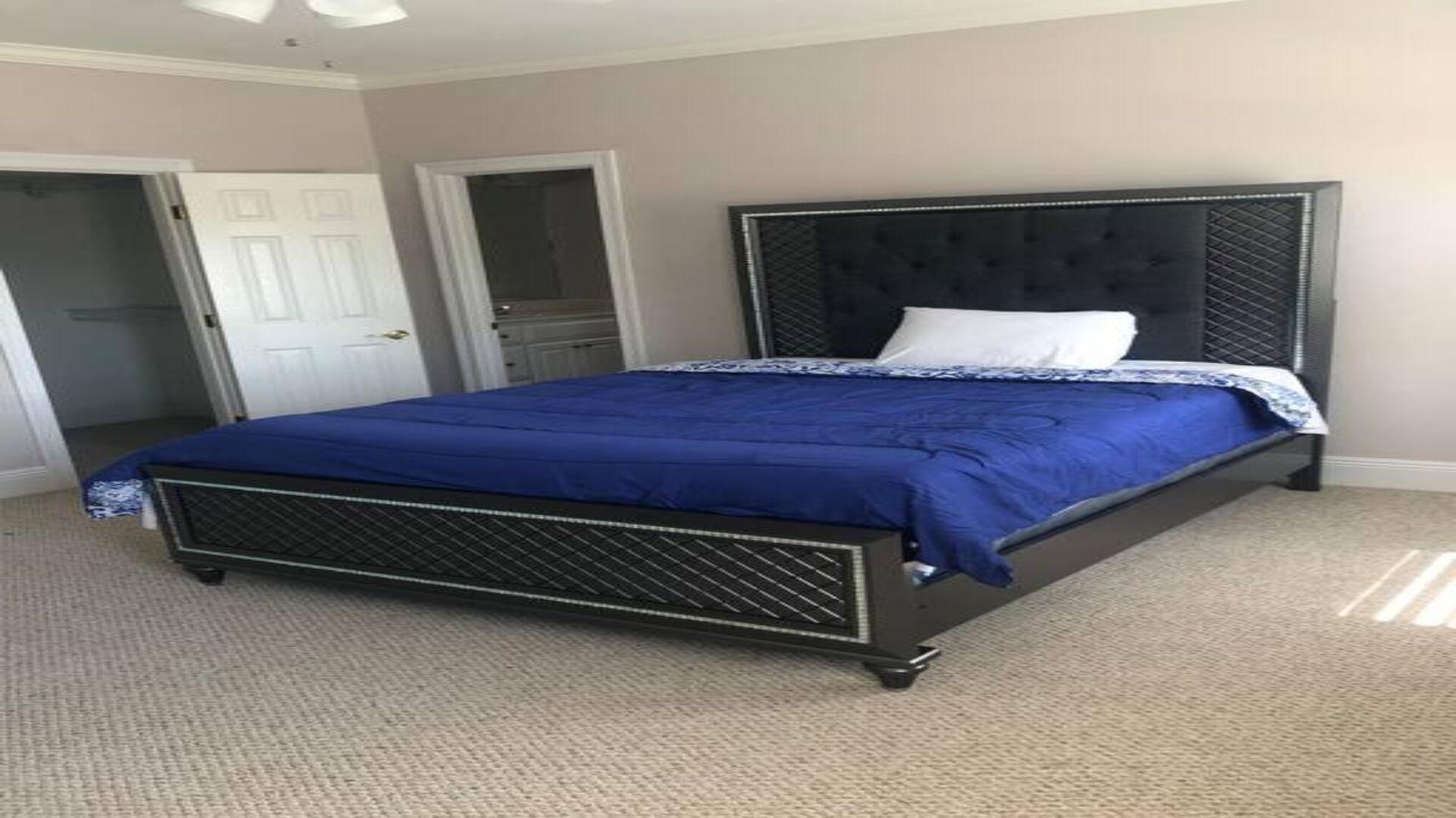 4 bedrooms, desk, WiFi