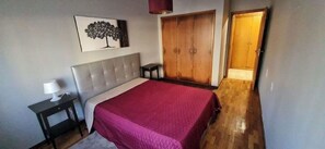 2 quartos, ferros/tábuas de passar roupa, Wi-Fi de cortesia